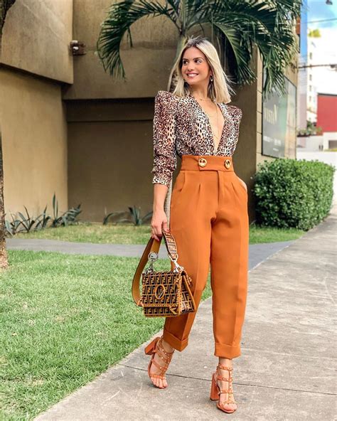 Roupa de mulher .